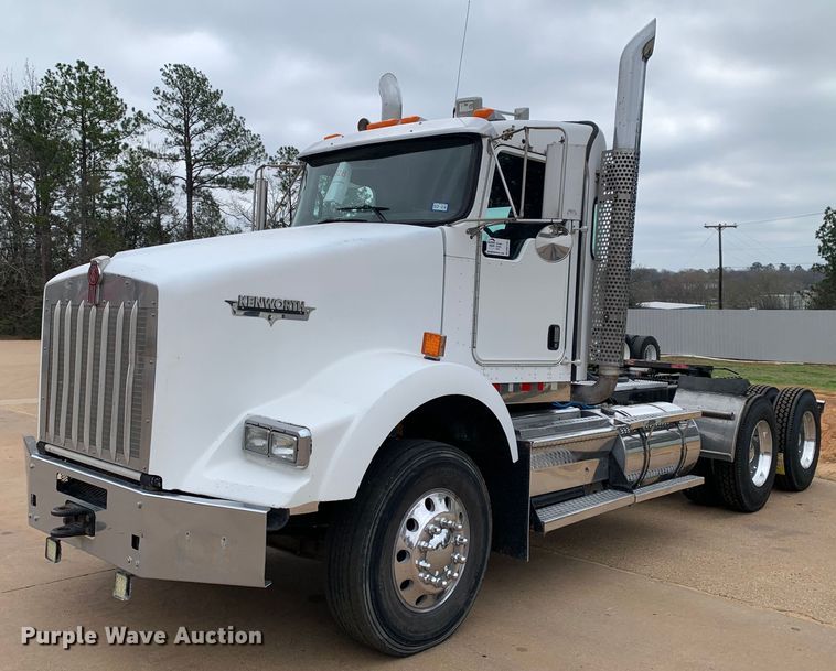 2009 Kenworth T800 semi truck - DM7767