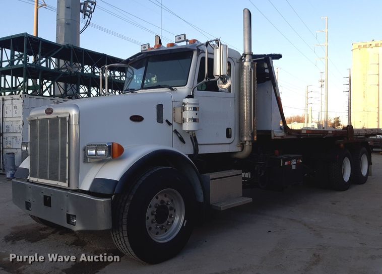 2006 Peterbilt  rollback truck - DP2622