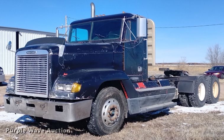 1994 Freightliner FLD120 semi truck - DQ5995