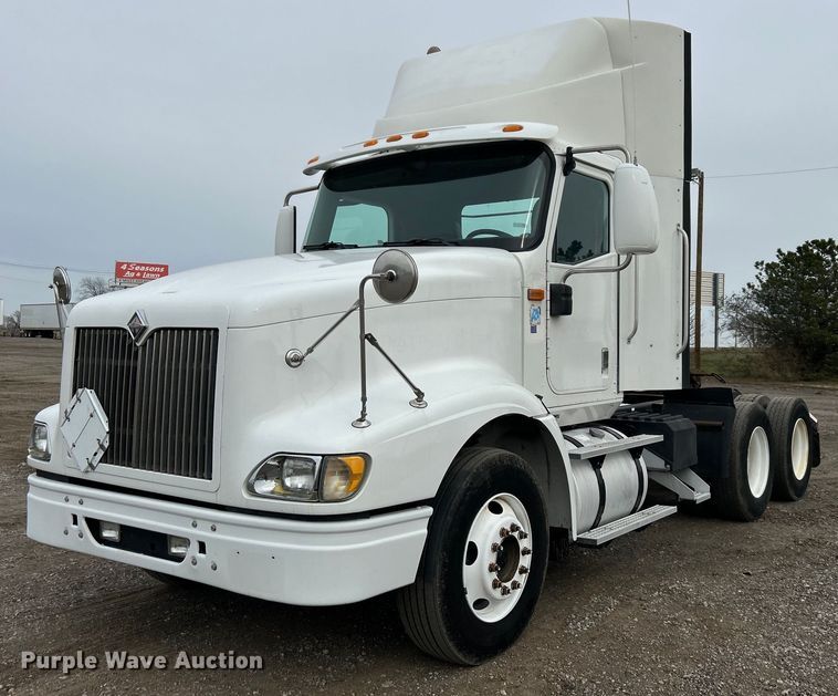 2006 International  9400i semi truck - EG1185