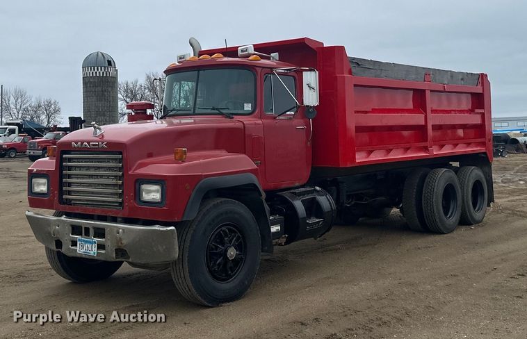 1999 Mack RD690S dump truck - LO9488