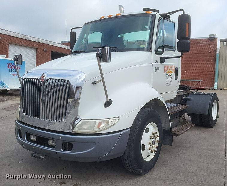 2007 International 8600 semi truck - MJ9004
