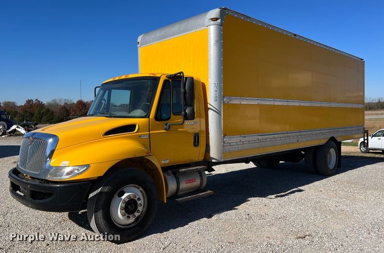 2013 International DuraStar 4300  box truck - NM9024