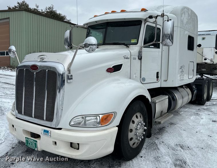 2014 Peterbilt 386 semi truck - NN9477