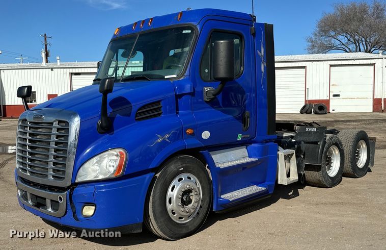 2015 Freightliner Cascadia Evolution 113 semi truck - NU9336