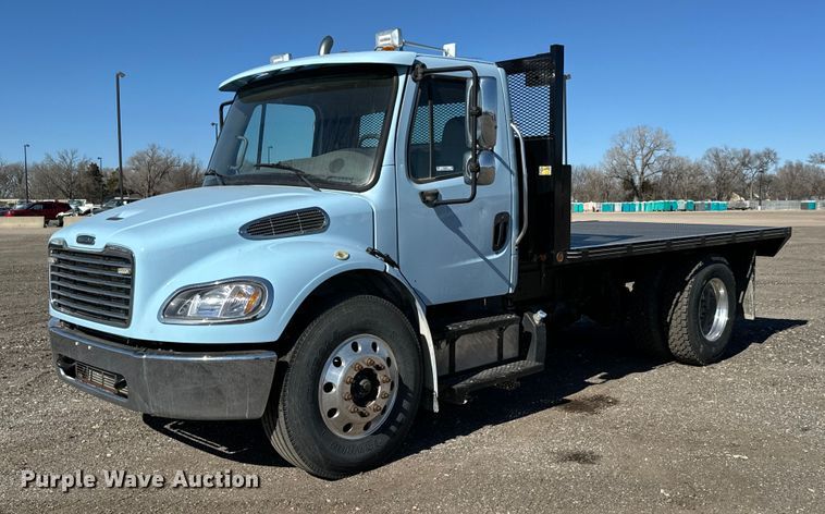 2014 Freightliner M106 flatbed truck - NU9422