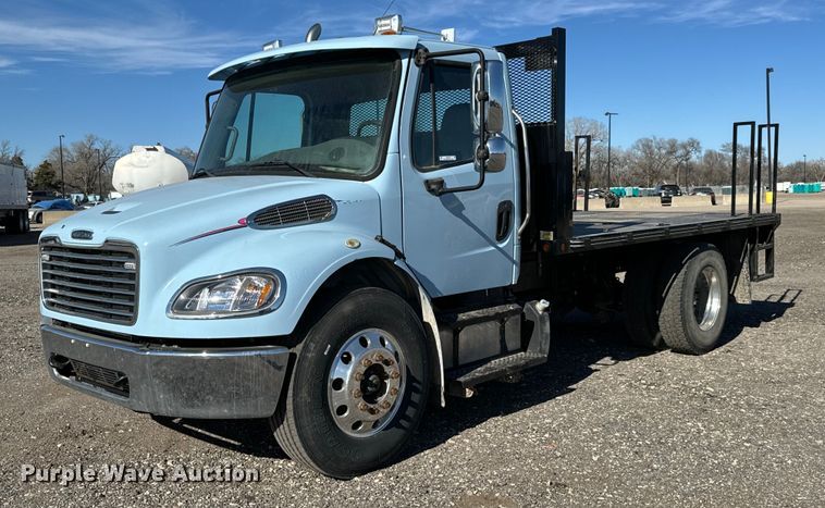 2014 Freightliner M106 flatbed truck - NU9423