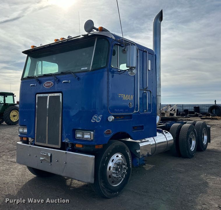 1986 Peterbilt 362 semi truck - OA9589