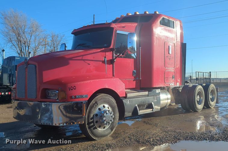 2007 Kenworth T600 semi truck - OD9242