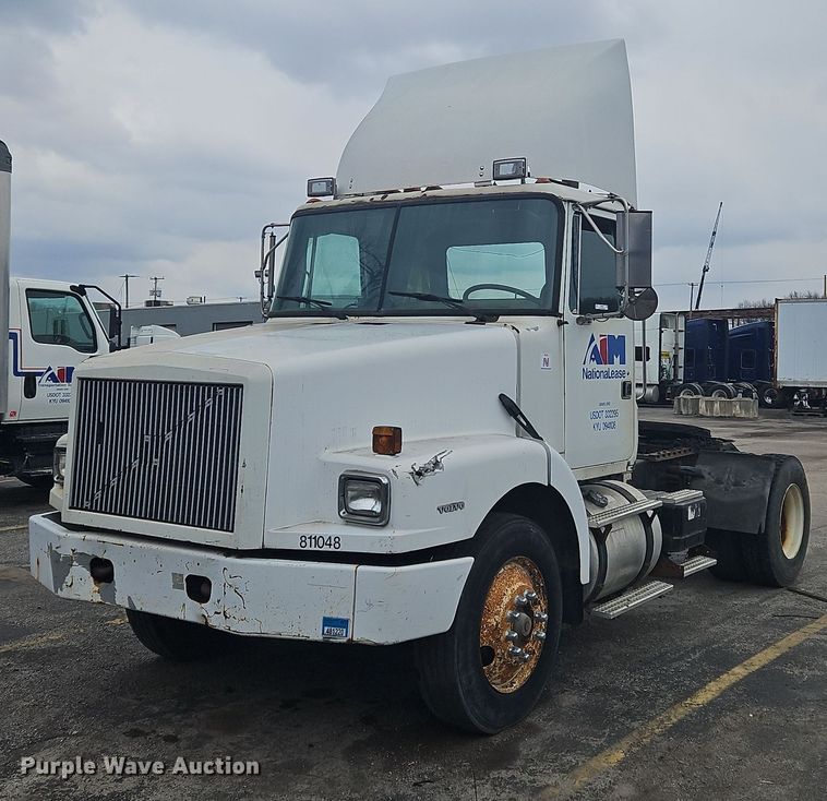 1998 Volvo WG semi truck - OK9792