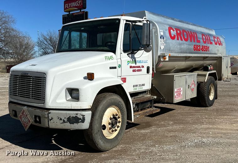 2004 Freightliner  FL70 fuel truck - OM9766