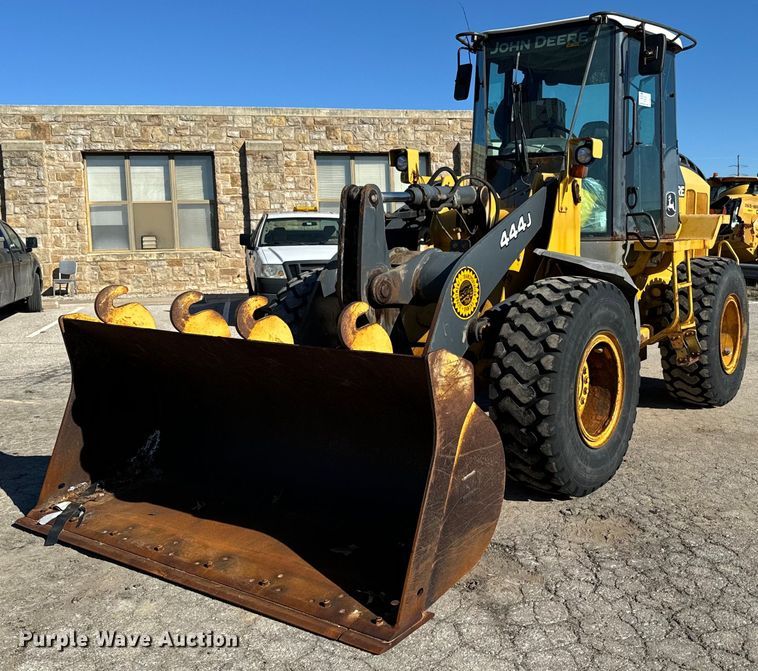 2005 John Deere 444J wheel loader - DQ6220