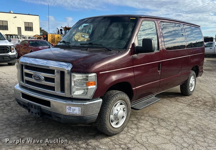 2010 Ford E150 XL van - DQ6229