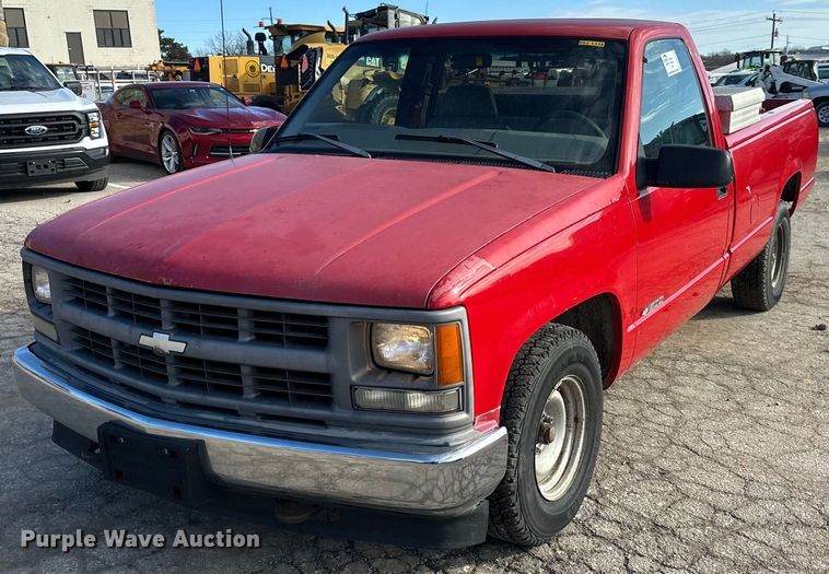 1998 Chevrolet C1500 pickup truck - DQ6235