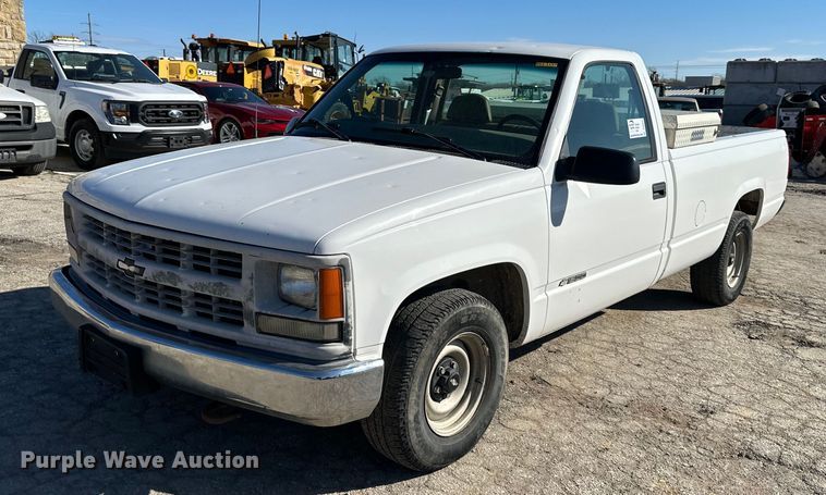 1997 Chevrolet C1500 pickup truck - DQ6237