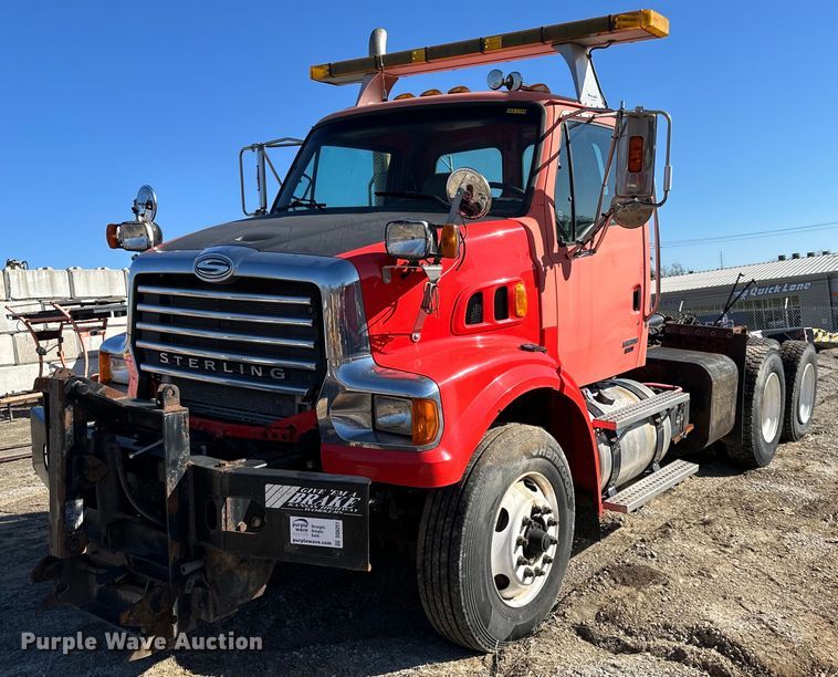 2009 Sterling LT7500 truck cab and chassis - DQ6251