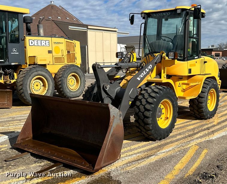 2004 Volvo L30B wheel loader - NJ9317