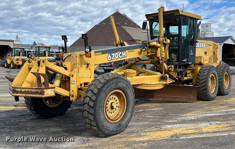 2004 John Deere 670CH motor grader - NJ9318