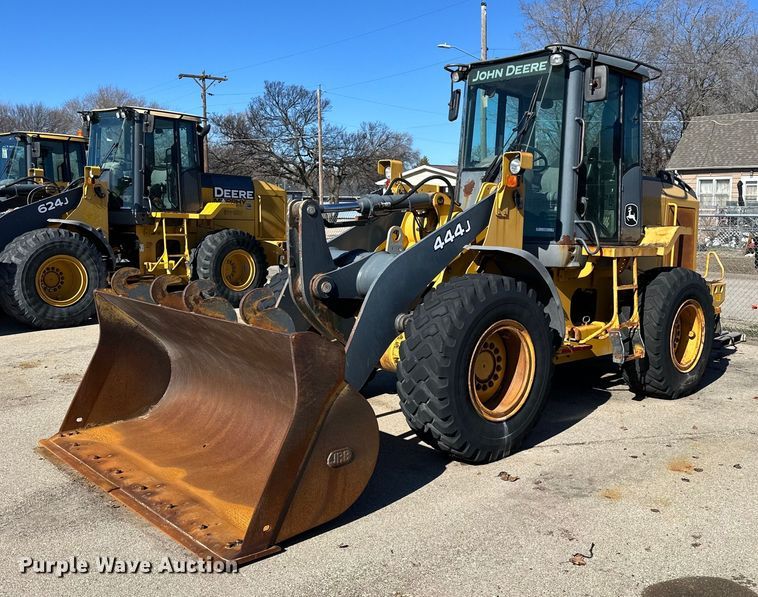 2005 John Deere 444J wheel loader - NJ9337