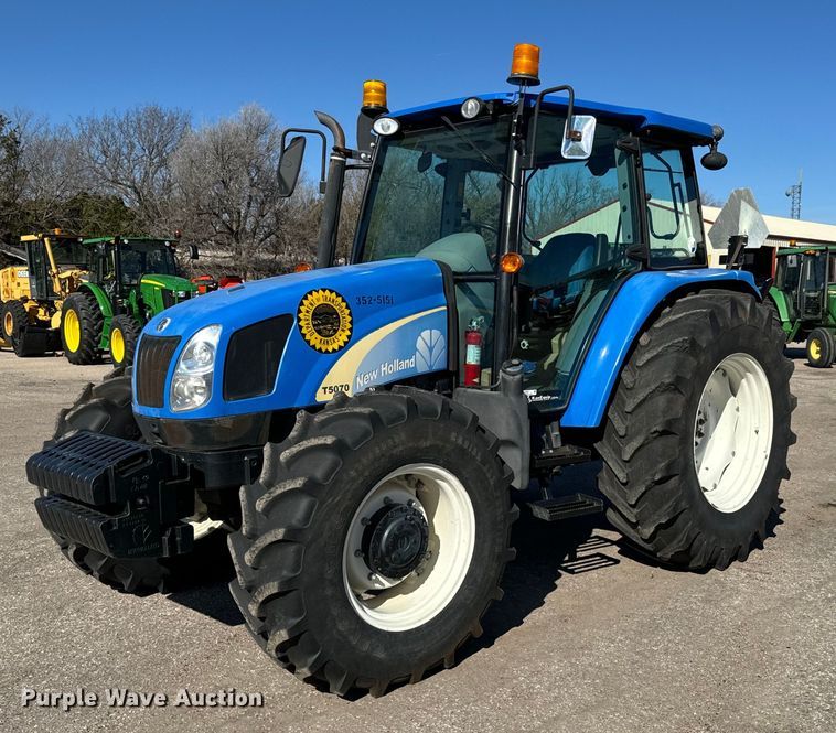 2012 New Holland T-5070 MFWD tractor - NU9369