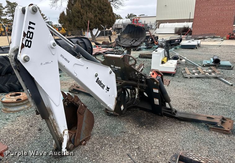 Bobcat 8811 skid steer backhoe - OA9544