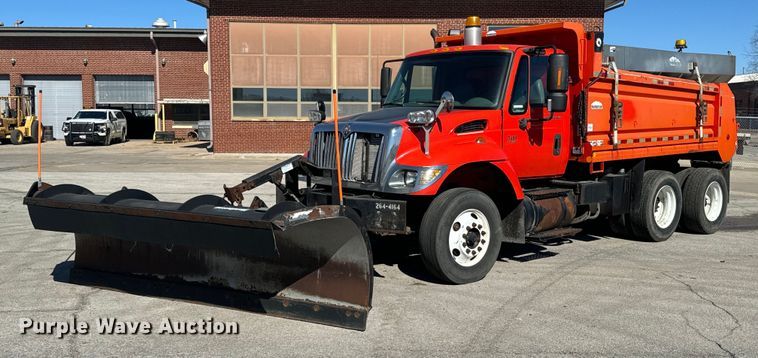 2005 International 7400 dump truck - OJ9516