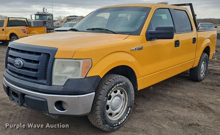 2010 Ford F150 XL SuperCrew pickup truck - DK0617
