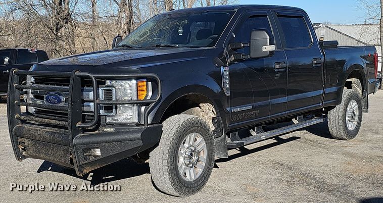 2017 Ford F250 Super Duty Crew Cab pickup truck - DK0658