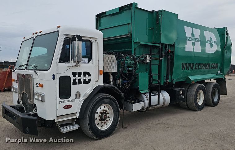 2009 Peterbilt 320 refuse truck - DK0720