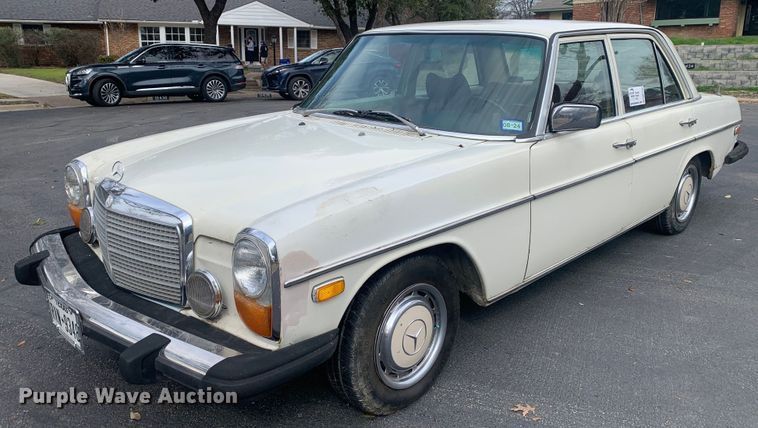 1975 Mercedes Benz 240D  - DM7756