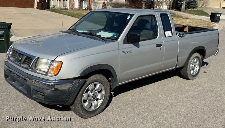 1998 Nissan Frontier XE King Cab pickup truck - DQ6333
