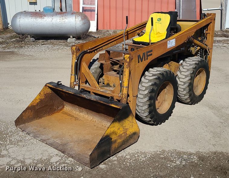 Massey Ferguson Hydrostat 711 skid steer loader - DS7307