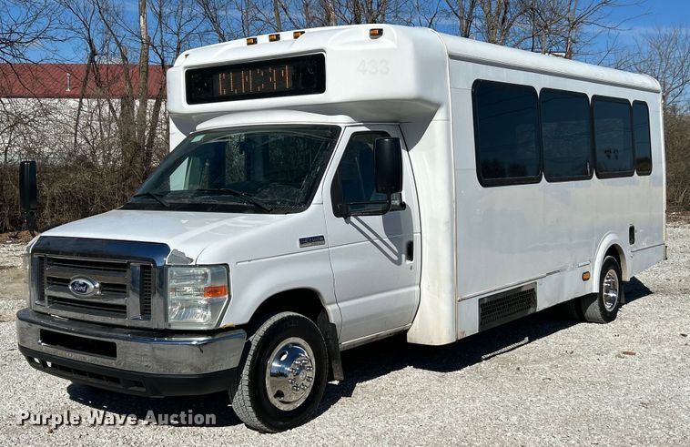 2015 Ford E450 Super Duty shuttle bus - EK4136