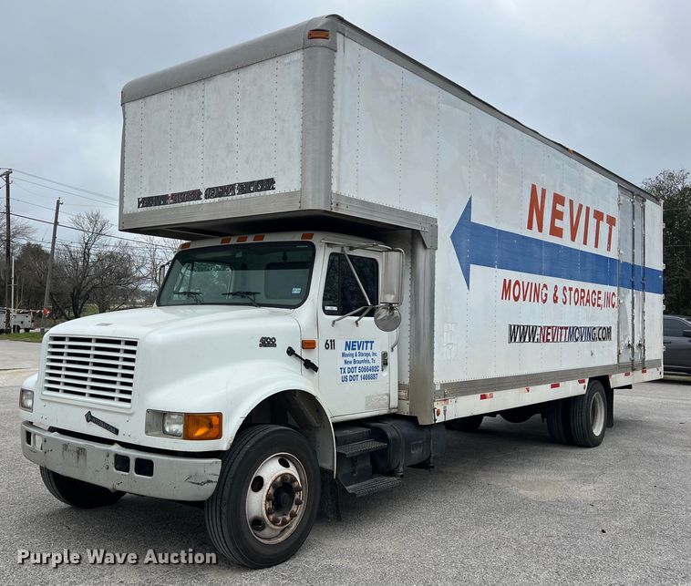 2001 International 4700 box truck - KV9822