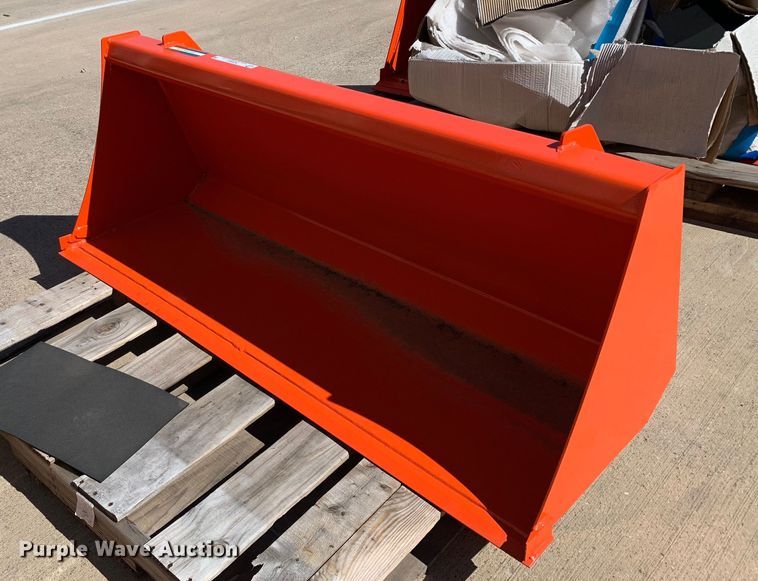 Kubota B2372 5' W loader bucket - KX9827