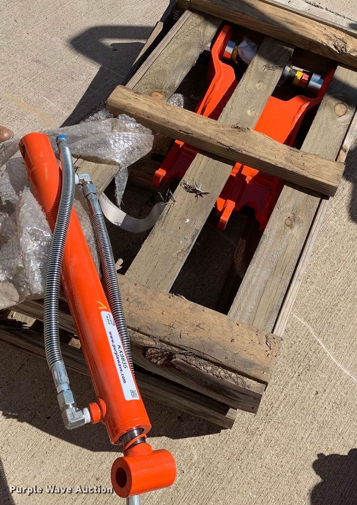 Kubota  hydraulic thumb  - KX9835