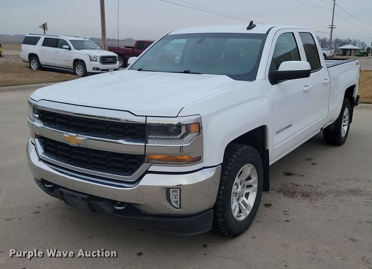 2018 Chevrolet  Silverado 1500 Double Cab pickup truck - LA9663
