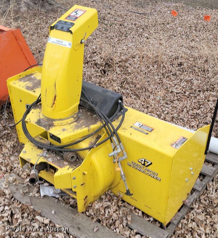 John Deere  47 Quick Hitch  snow blower - LA9742