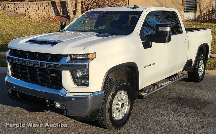 2020 Chevrolet  Silverado 2500HD Crew Cab pickup truck - MQ9616