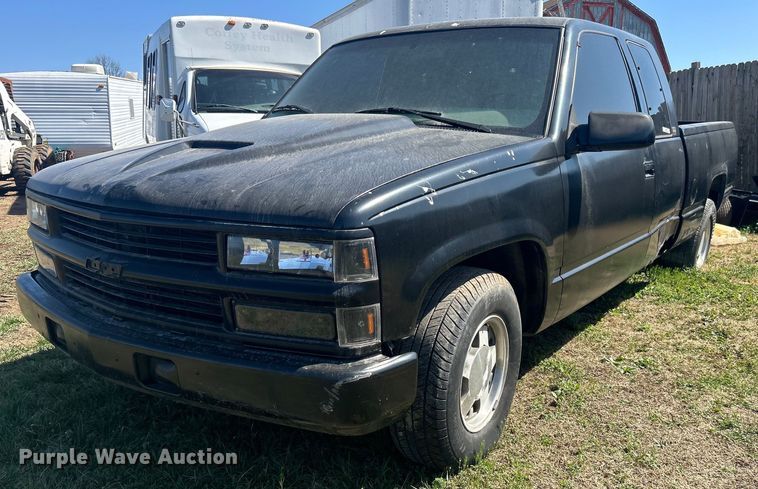 1996 Chevrolet C1500 Ext. Cab pickup truck - NB9349