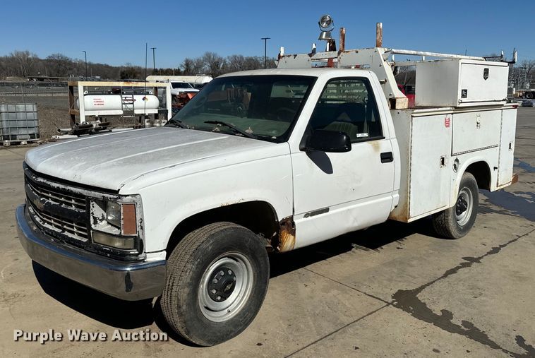 2000 Chevorlet C2500 utility bed pickup truck - NF9402