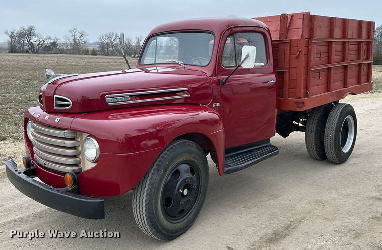 1948 Ford F-5 grain truck - NJ9397