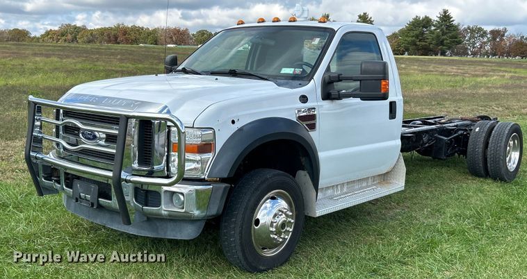 2009 Ford F450 Super Duty XLT truck cab and chassis - NR9307