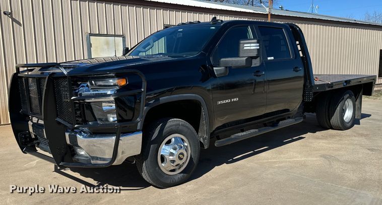 2020 Chevrolet Silverado 3500HD Crew Cab flatbed pickup truck - NU9475