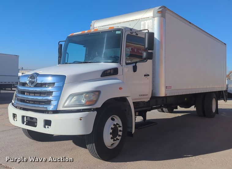 2011 Hino 268 box truck - NZ9305
