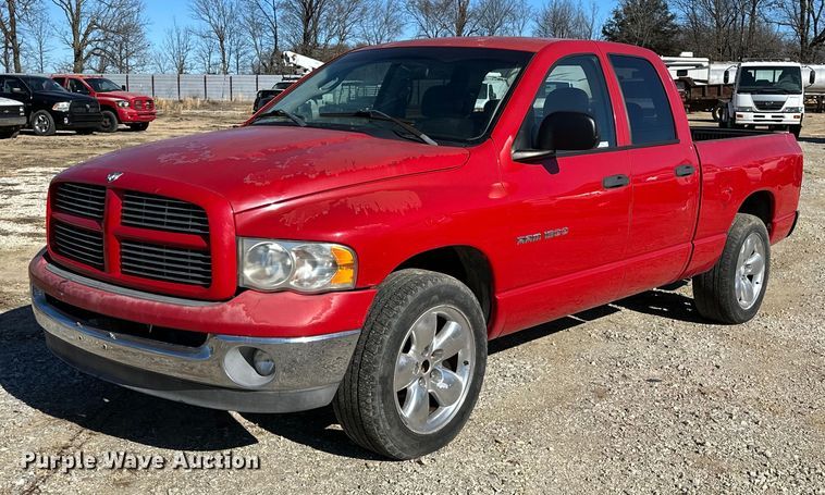 2004 Dodge Ram 1500 SLT Quad Cab pickup truck - OM9888