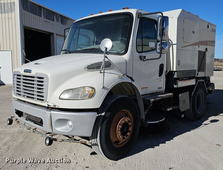 2007 Freightliner Business Class M2 street sweeper truck - DK0597