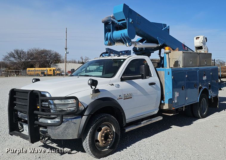 2015 Dodge Ram 5500HD bucket truck - DK0709