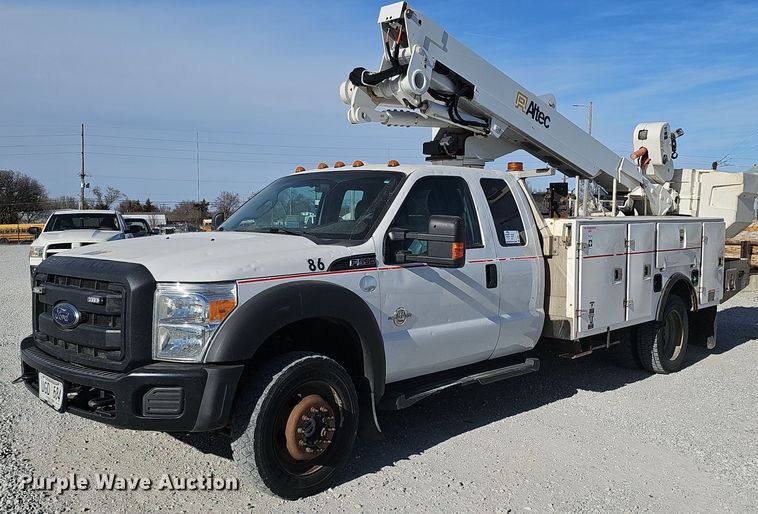 2013 Ford F550 Super Duty XL  bucket truck - DK0710
