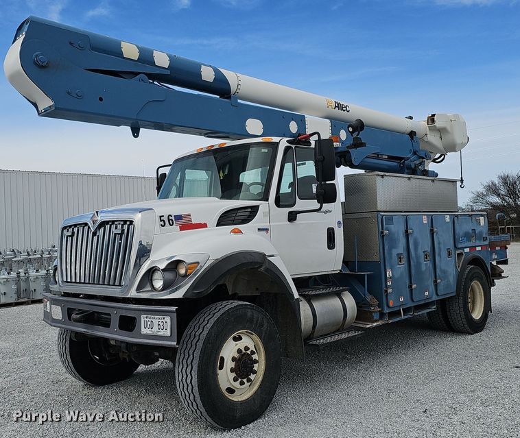 2009 International WorkStar 7400 bucket truck - DK0712